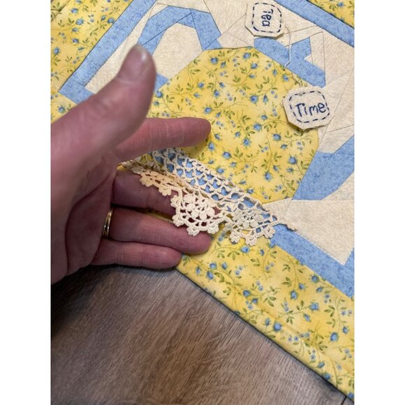 Handmade Quilted Tea Time Table Mat Or Wall Hanger Lace Trim - Picture 5 of 8